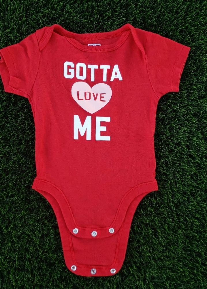 ♡Baby "Gotta love me" onesie